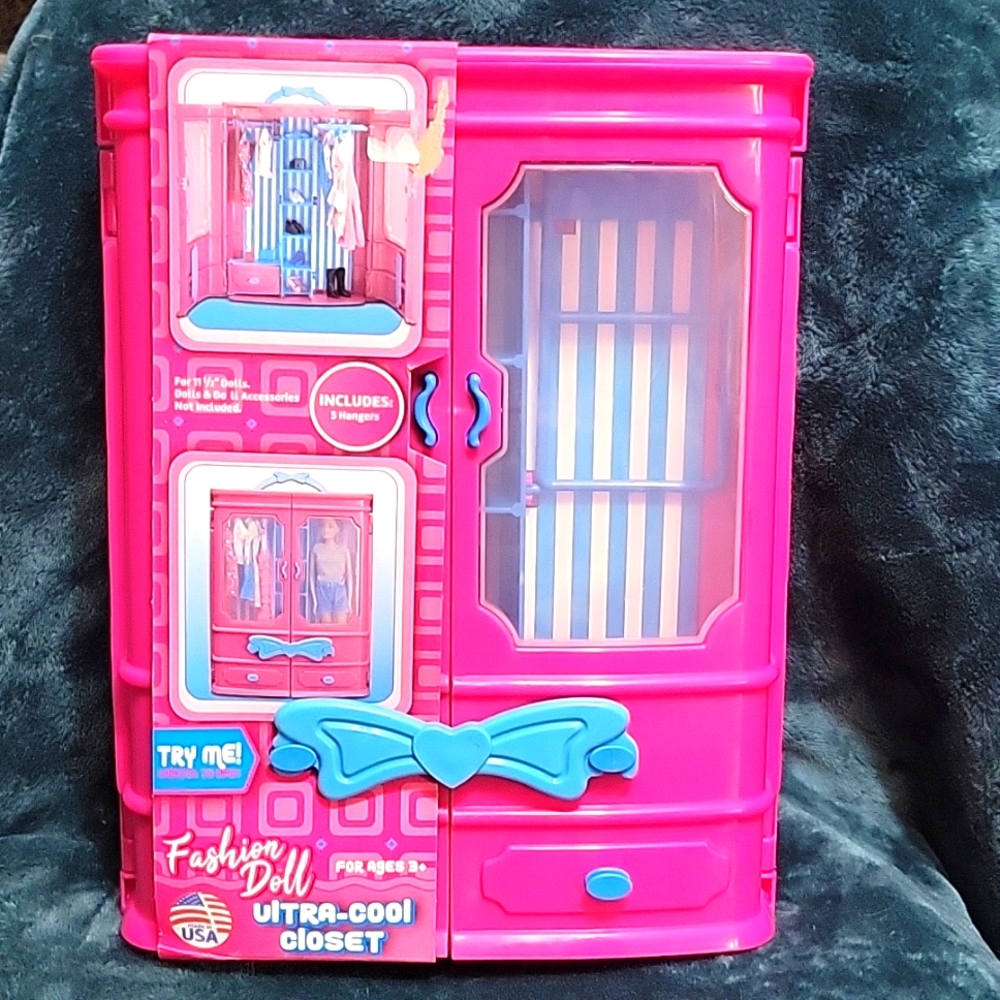 Barbie closet and carrying case